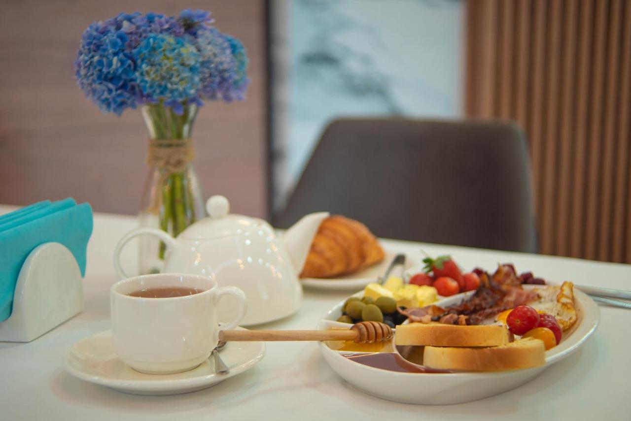 Aqua Batumi Hotel & Apartments ภายนอก รูปภาพ