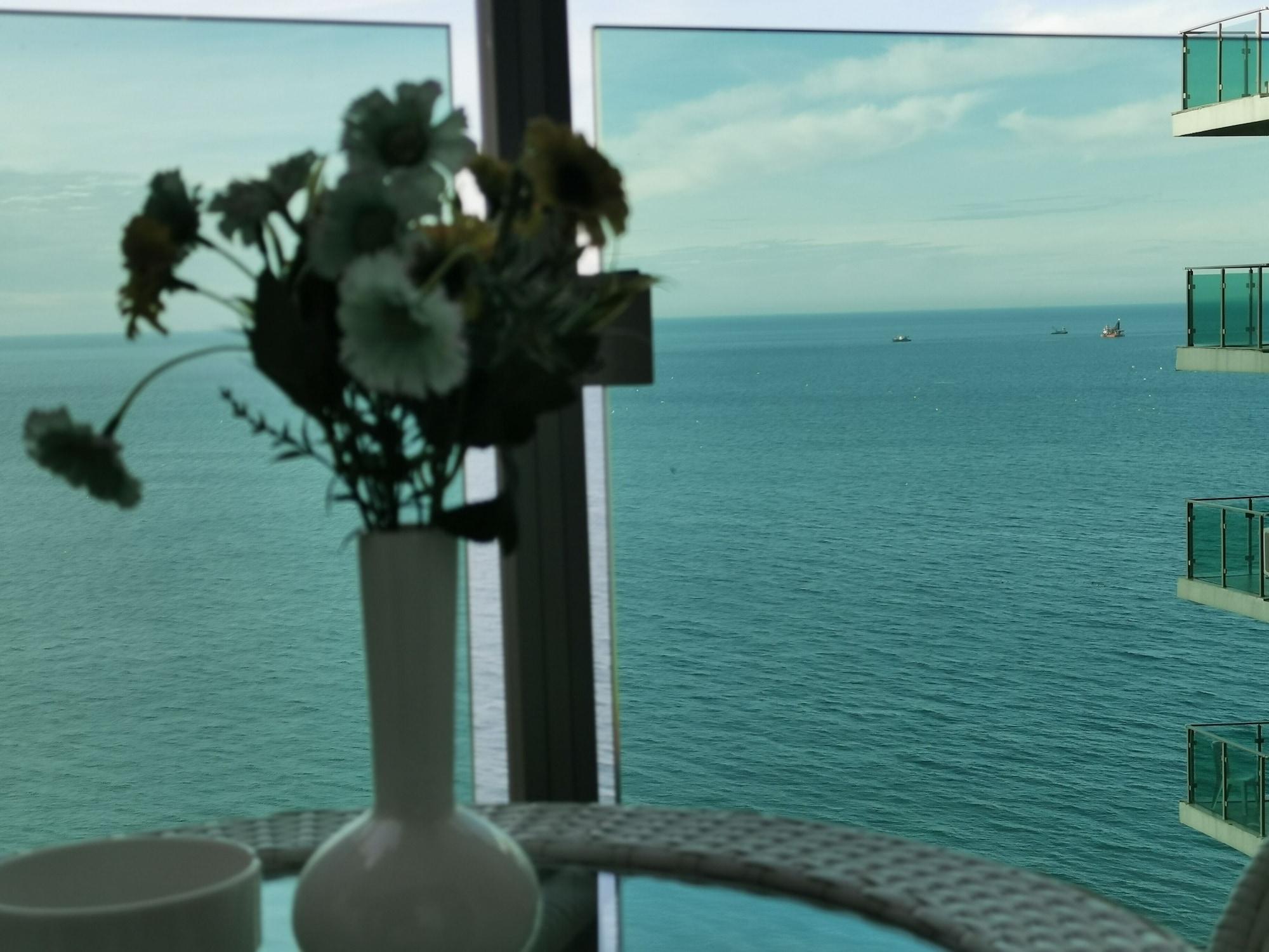 Aqua Batumi Hotel & Apartments ภายนอก รูปภาพ
