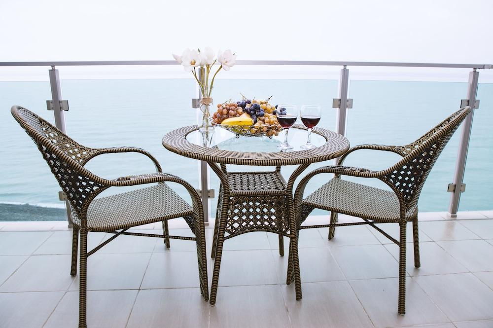 Aqua Batumi Hotel & Apartments ภายนอก รูปภาพ