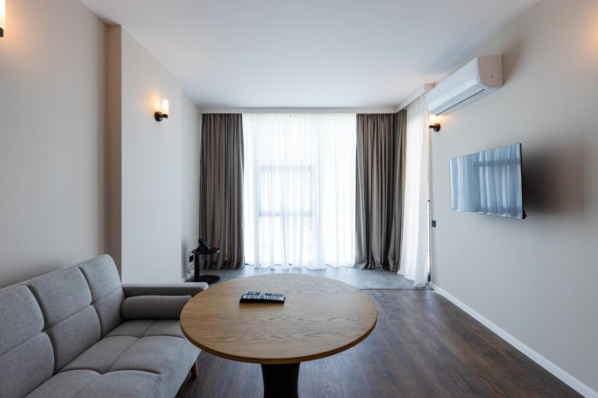 Aqua Batumi Hotel & Apartments ภายนอก รูปภาพ