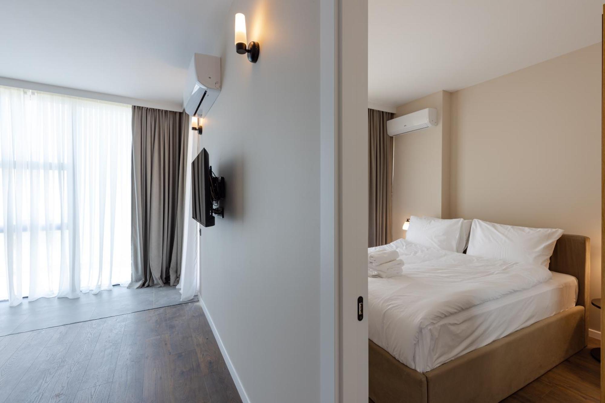 Aqua Batumi Hotel & Apartments ภายนอก รูปภาพ