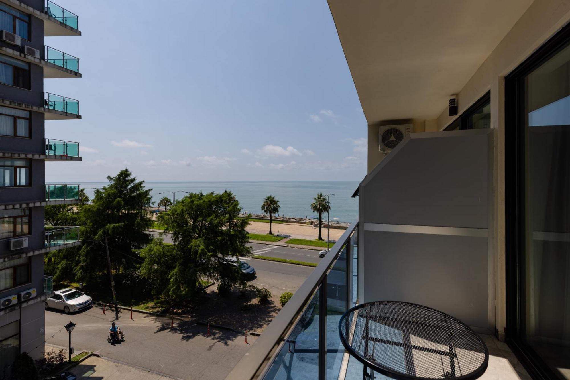 Aqua Batumi Hotel & Apartments ภายนอก รูปภาพ