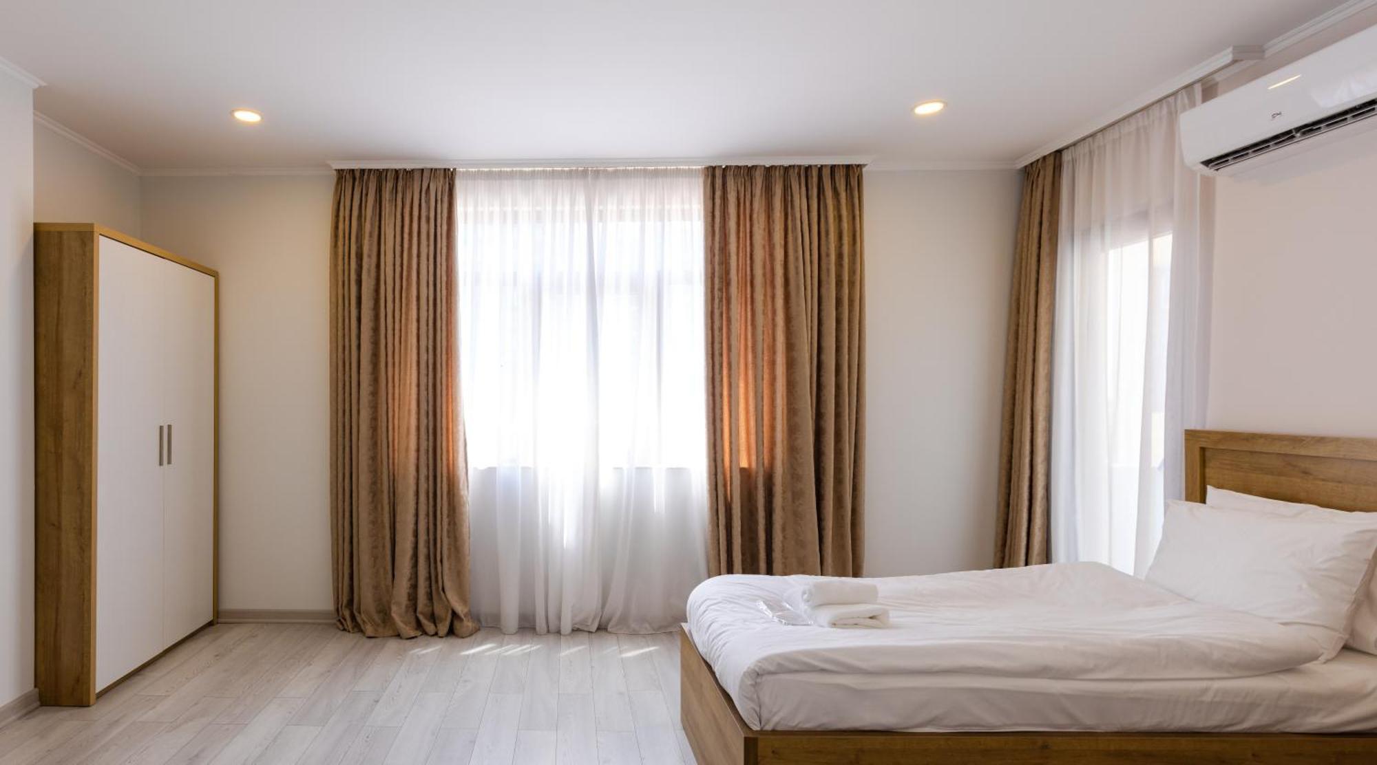 Aqua Batumi Hotel & Apartments ภายนอก รูปภาพ