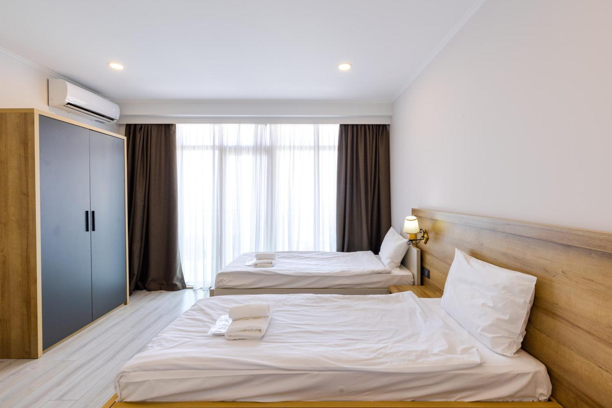 Aqua Batumi Hotel & Apartments ภายนอก รูปภาพ