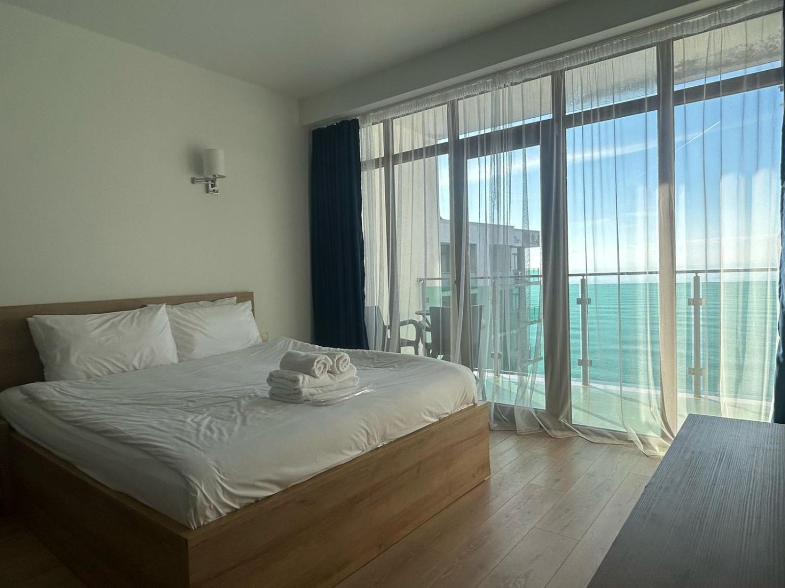 Aqua Batumi Hotel & Apartments ภายนอก รูปภาพ