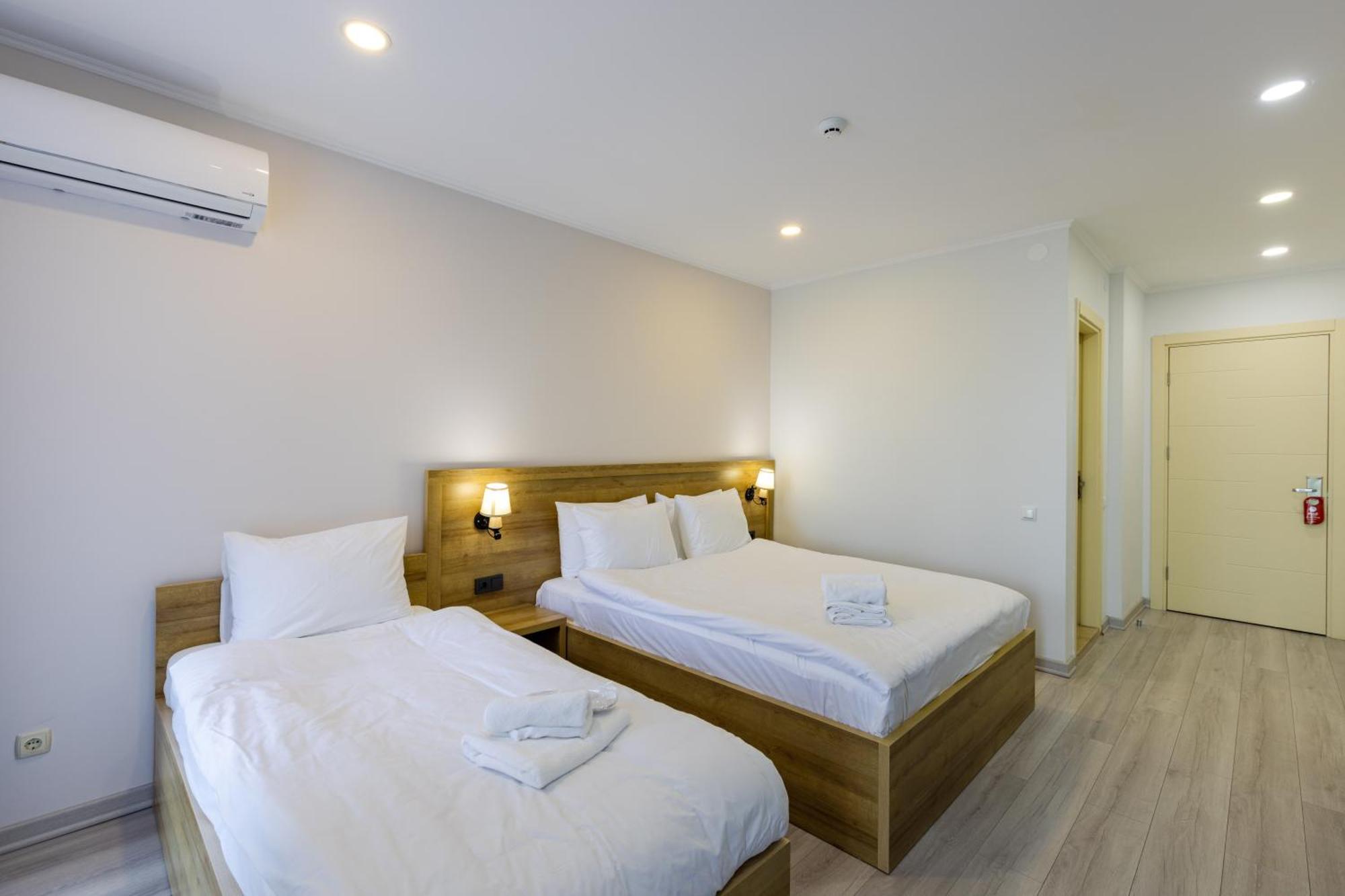 Aqua Batumi Hotel & Apartments ภายนอก รูปภาพ