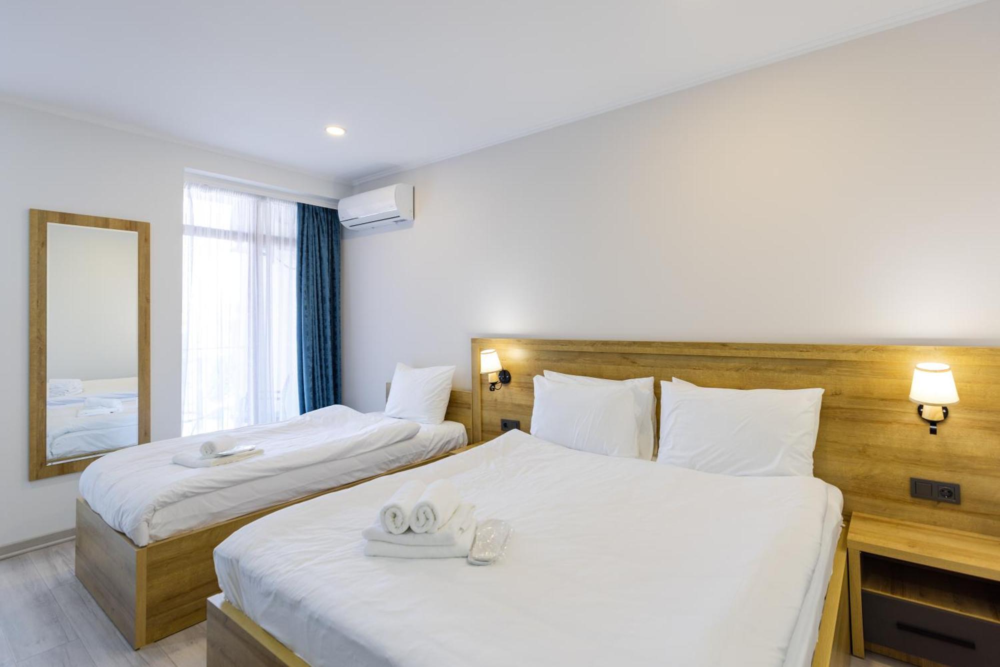 Aqua Batumi Hotel & Apartments ภายนอก รูปภาพ