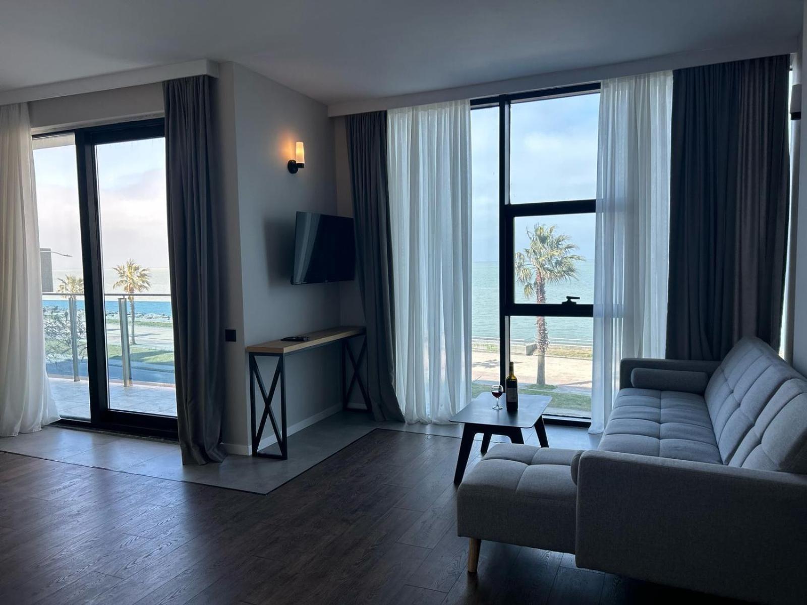 Aqua Batumi Hotel & Apartments ภายนอก รูปภาพ